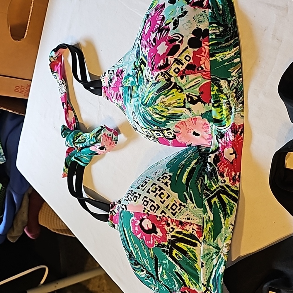 NWOT New Direction Bikini Halter Swim Top Only. Size Large. Padded.